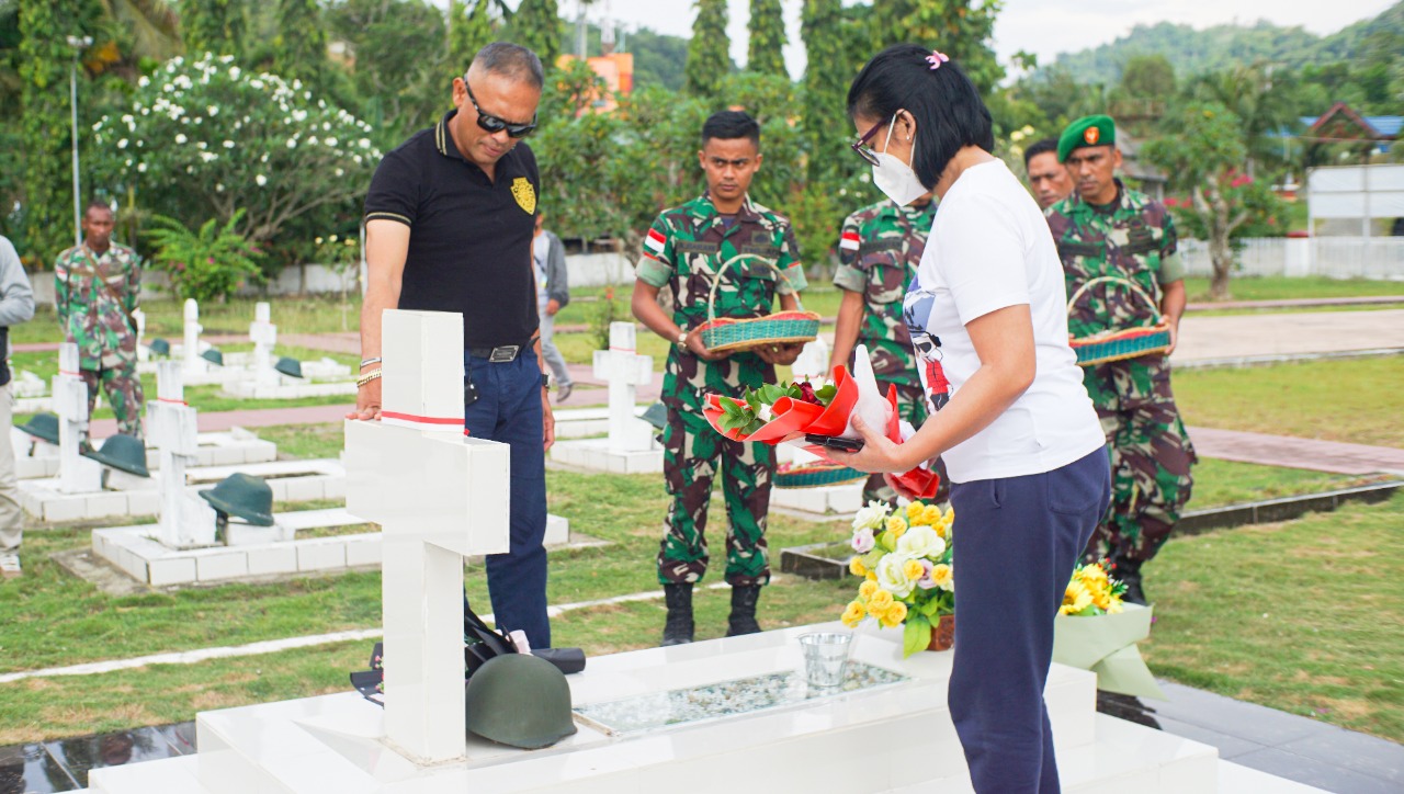 Danrem 172/PWY Awali Tugas Dengan Ziarah ke Makam Wakasad dan Tokoh Papua