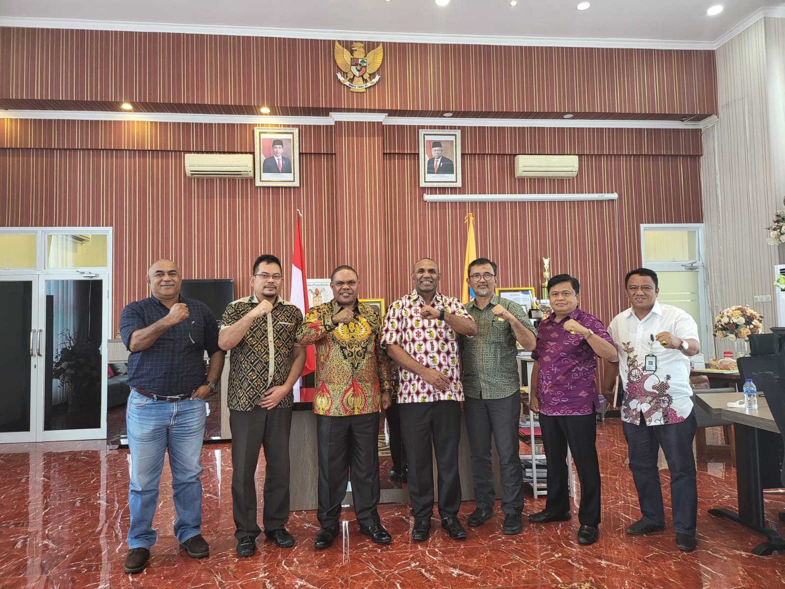 Plt Kadis PU Papua Barat dan Bupati Manokwari Bahas Perbaikan Jalan Ibukota