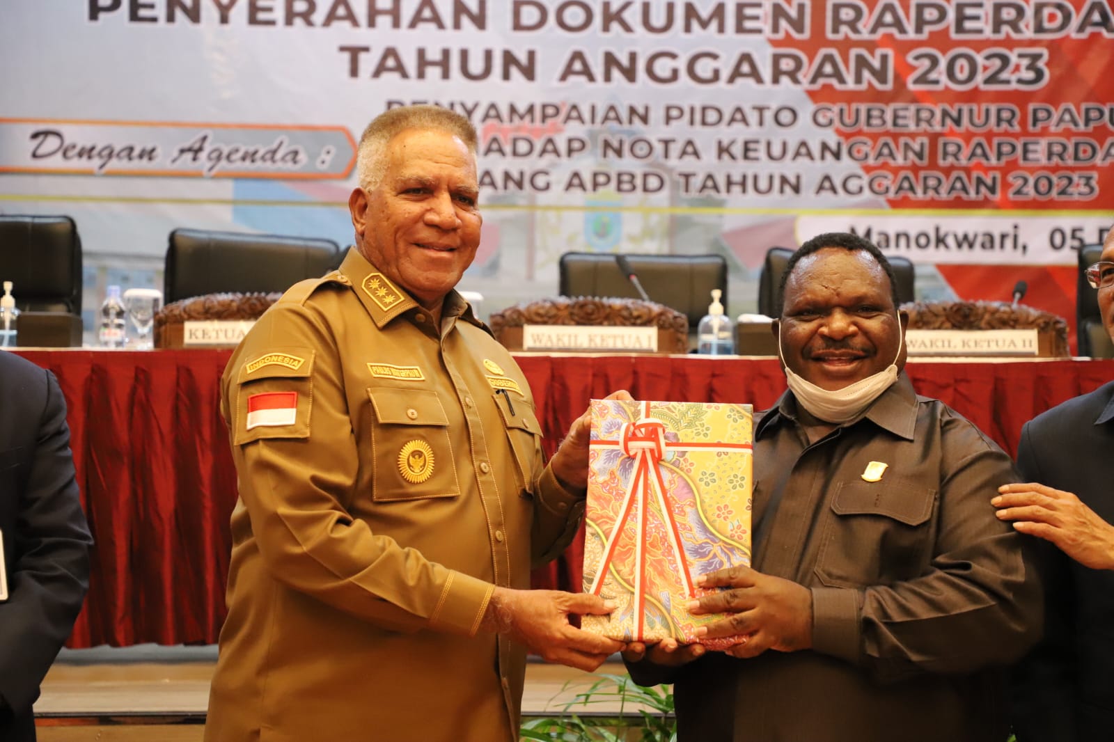 Pemprov Serahkan Dokumen RAPBD Sebesar Rp 7,6 Triliun ke DPR Papua Barat￼