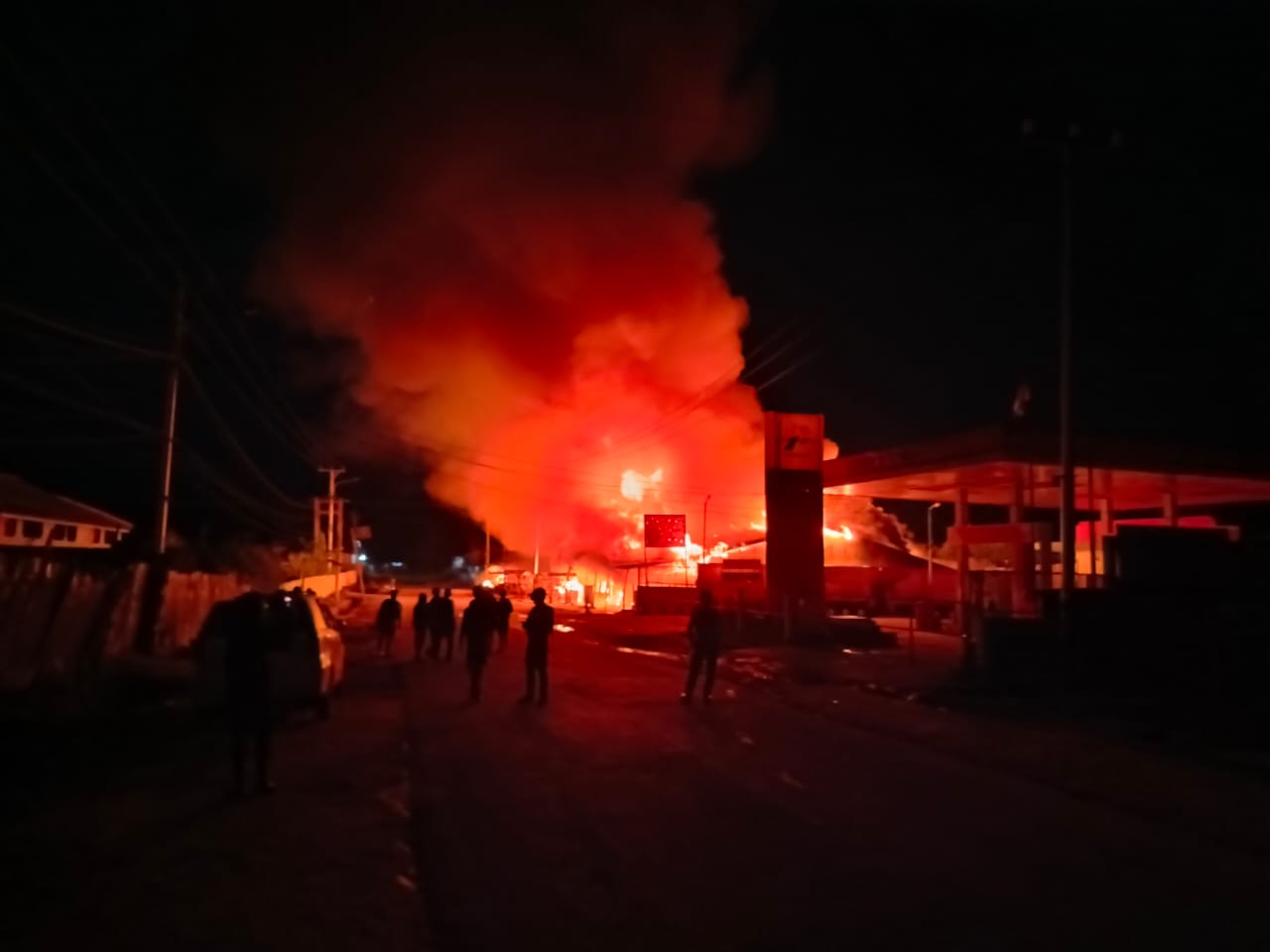 KKB Bakar Belasan Kios dan Gedung Sekolah di Paniai, Belasan Guru Lari Selamatkan Diri