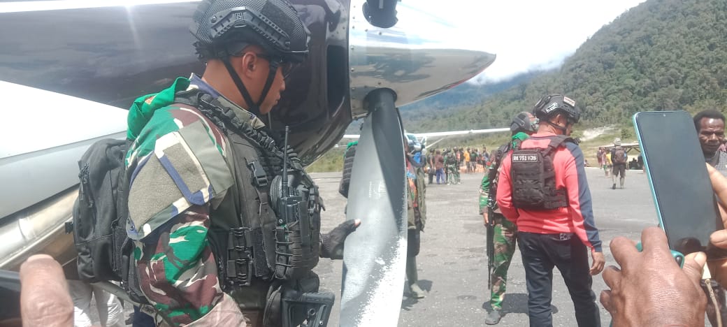 KKB Tembak Pesawat Smart Air dan Pos TNI di Puncak