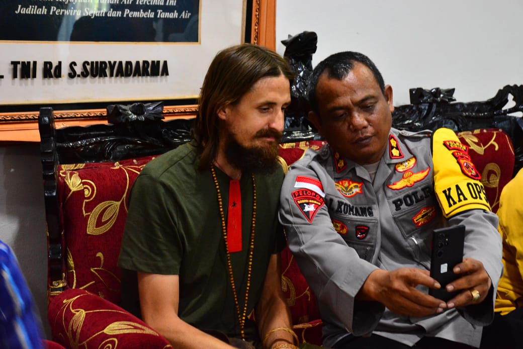 Sembilan Belas Bulan Disandera, Pilot Susi Air Dibebaskan