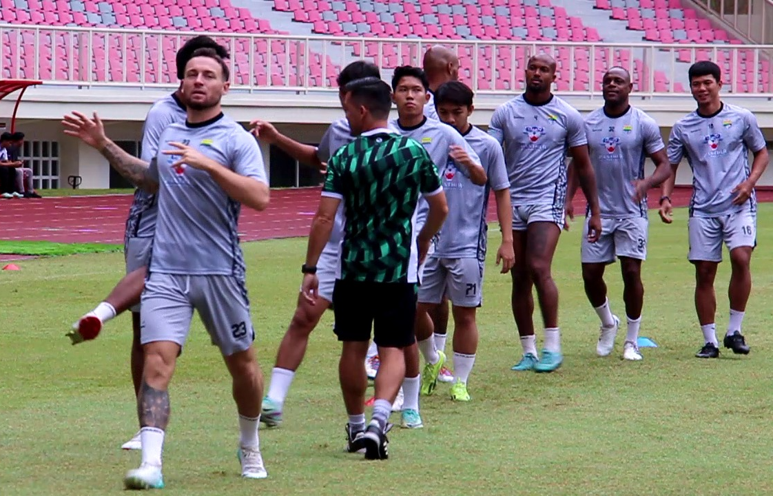 Tanpa Empat Pemain, Persib Incar Kemenangan di Papua